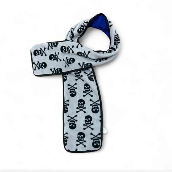 Accessories - Gothic Skull and Crossbones Scarf